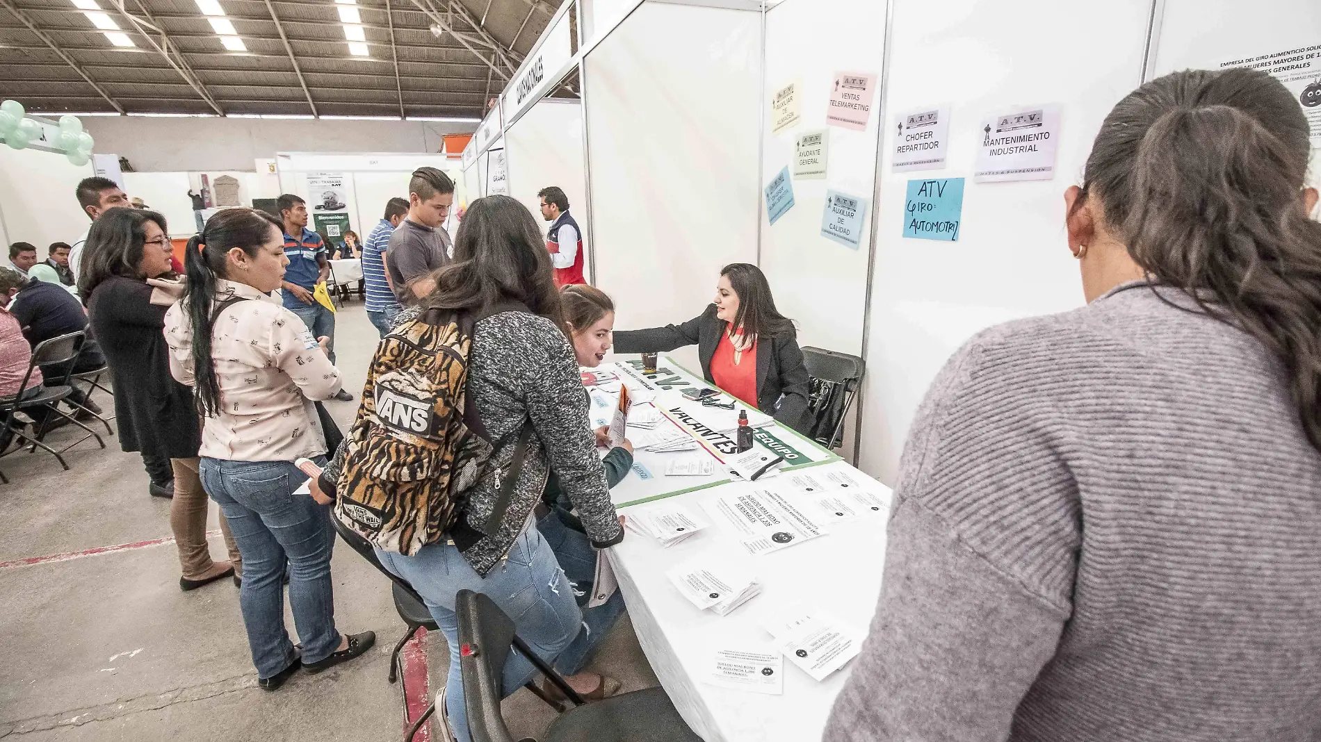 Hay posibilidad de ofrecer hasta 20 becas a cada empresa interesada en recibir al mismo número de buscadores de empleo. Foto Archivo